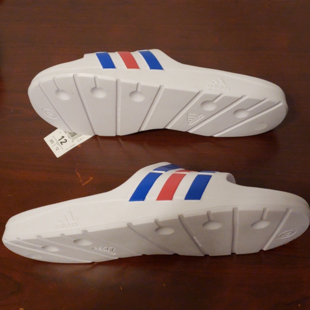 🎁SOLD OUT 🎁NWT ,ADDIDAS SLIDER FLIP FLOPS - Picture 2 of 4